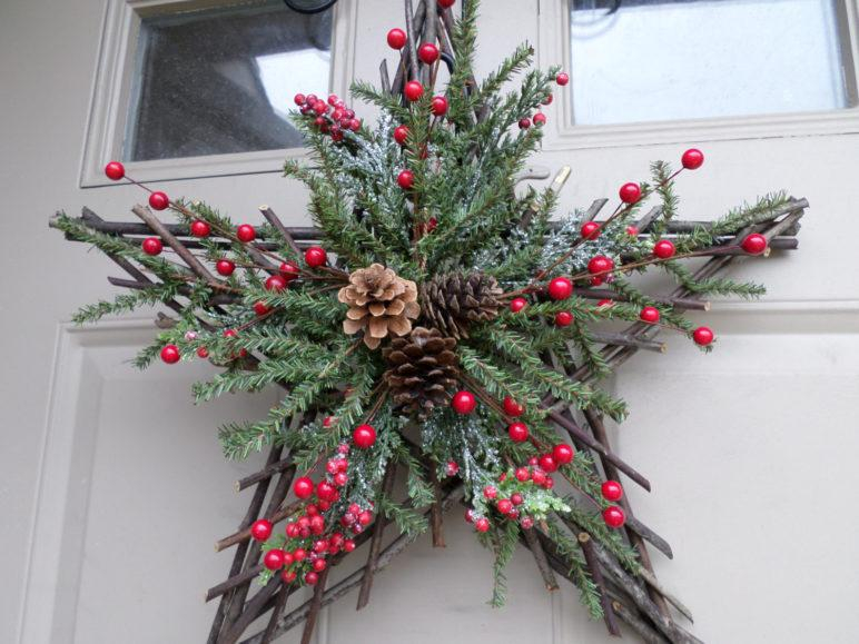 Christmas-twig-star-wreath-swag-decor-berries-434413-772x579