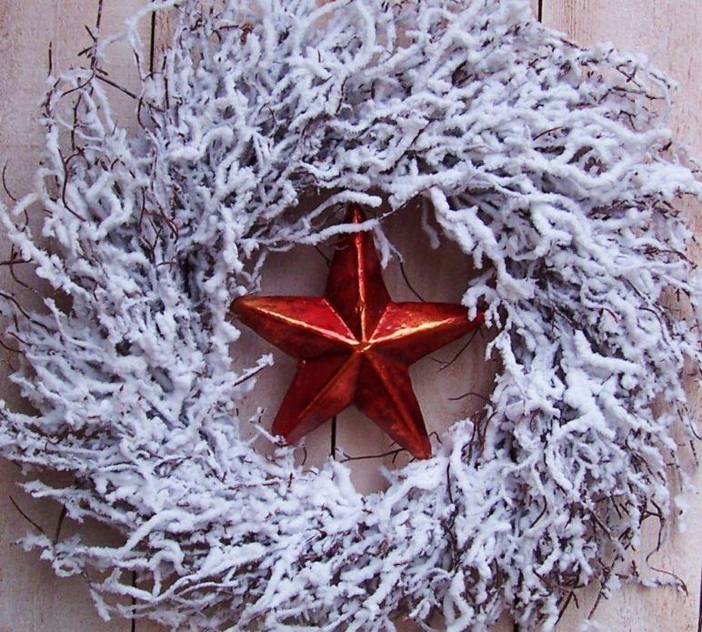 Christmas-winter-wreath-country-snow-white-red-star-twig-207563-772x695