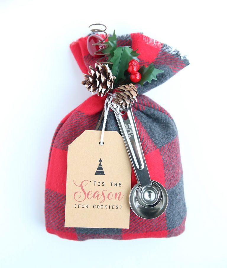 Cookie-mix-gift-bags-sack-easy-cheap-diy-handmade-christmas-neighbor-gift-idea-4-768x905-1