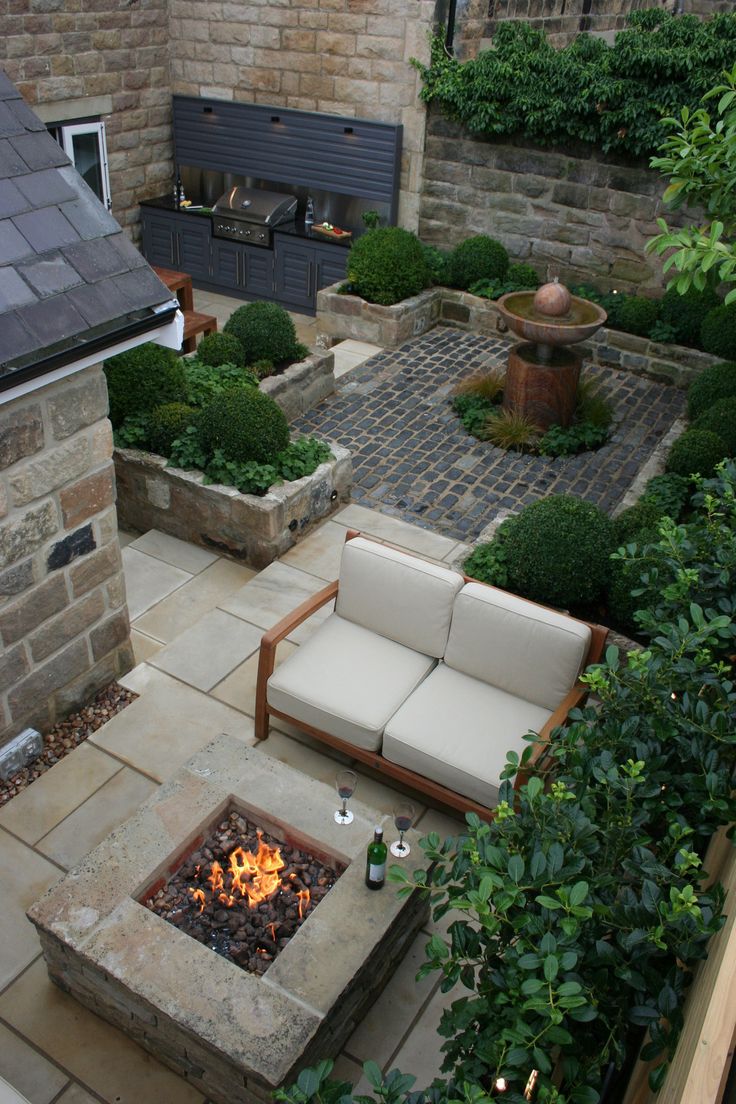 Cosy+courtyard+fire+pit