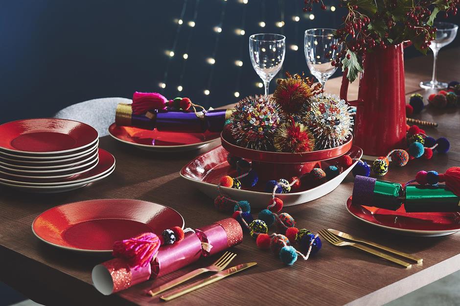 Da8b0482-cc7f-4e0c-9af2-125df7ae5a85-christmas-table-decor-3