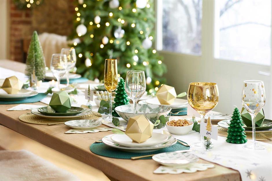 Dd6b471a-85cd-494e-8a42-9a2418c2fbd5-_lakeland_gold_glassware_xmastables