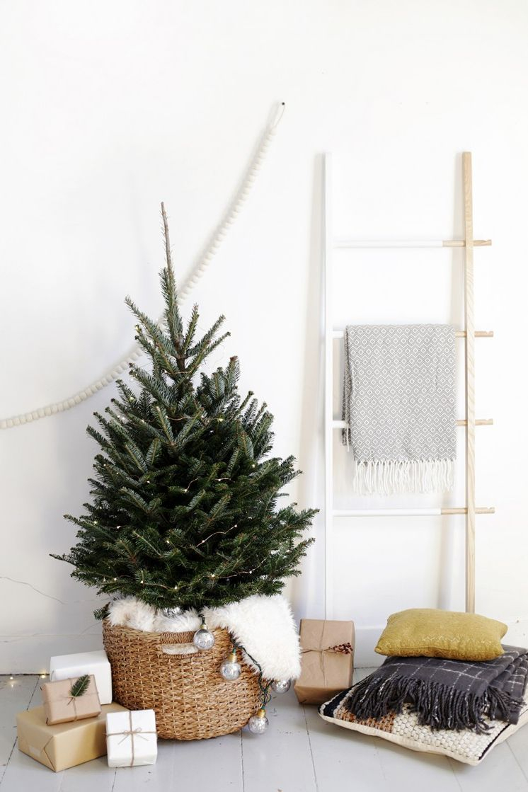 Minimal-christmas-decor-1574374699
