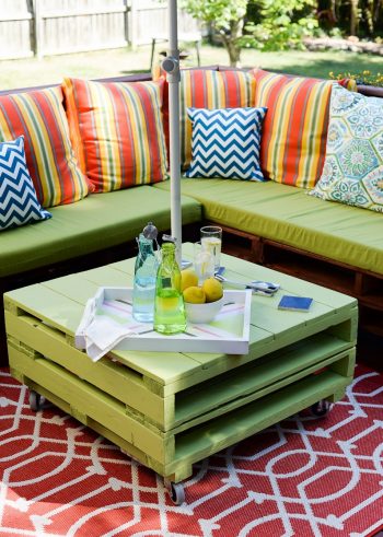 Pallet-outdoor-furniture-set