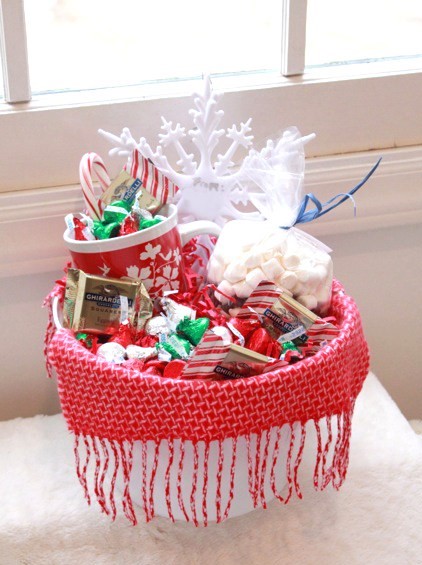 Red_scarf_gift_basket