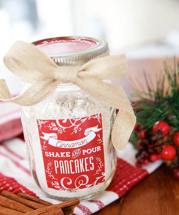 Shake-and-pour-pancakes-jar-mix-skiptomylou.org_
