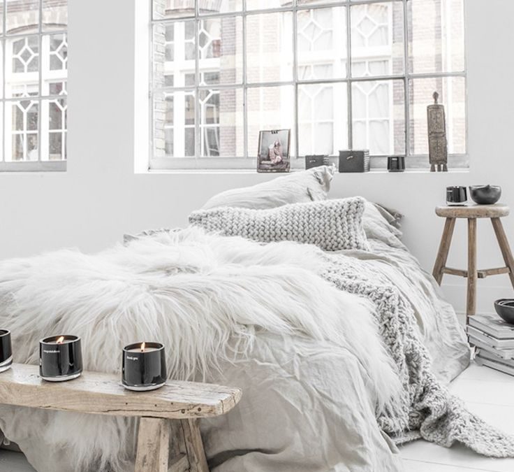 Space-optimized-apartment-interior-design-ideas-candles-736x675-1