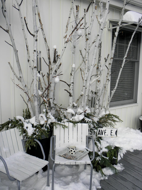 Winter-porch-decorating-idea