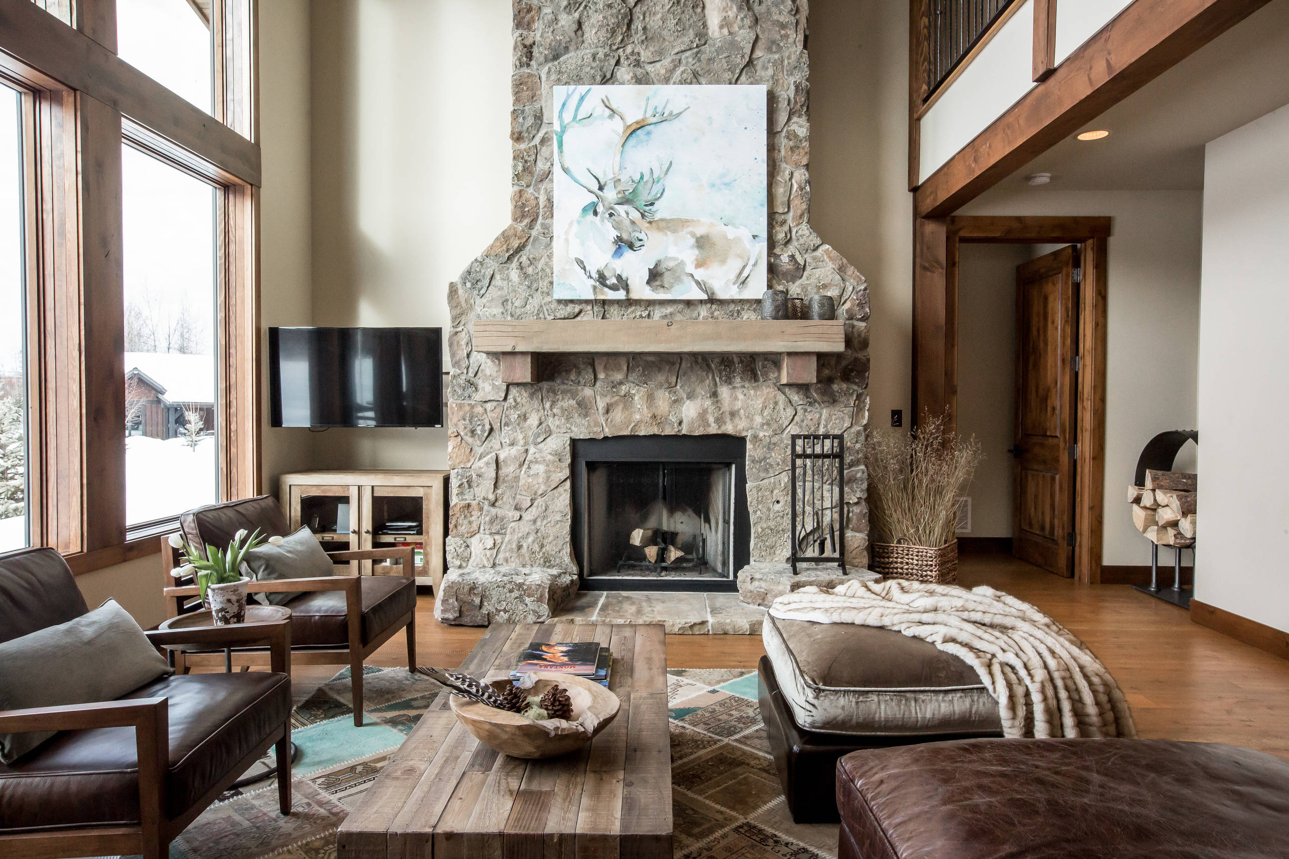 1-rustic-living-room-animal-art