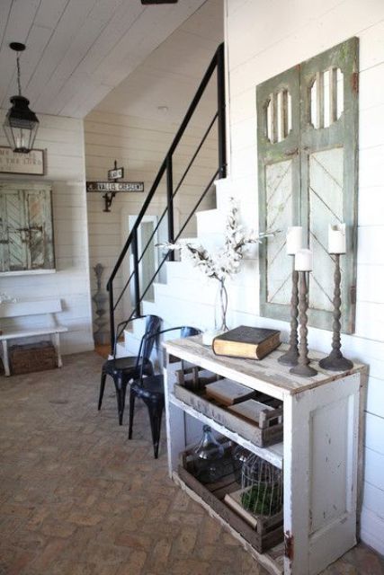 1-cozy-and-simple-farmhouse-entryway-decor-ideas-1