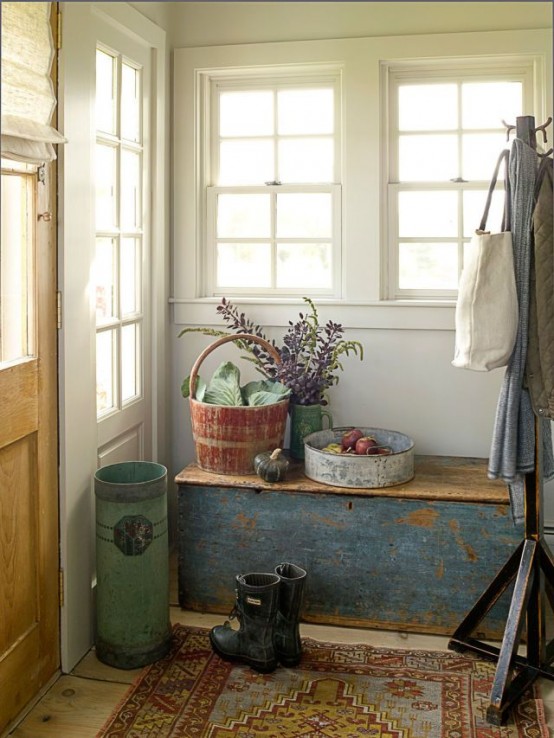 1-cozy-and-simple-farmhouse-entryway-decor-ideas-18-554x738-1