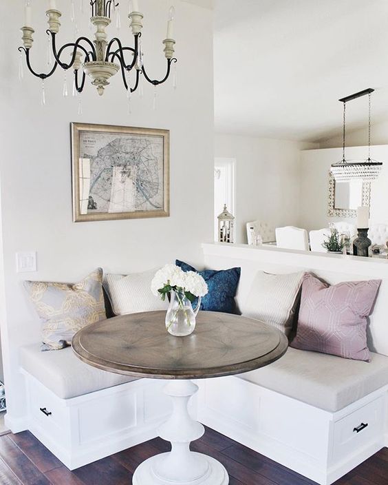12-vintage-inspired-whitewashed-breakfast-nook