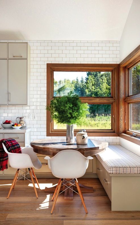 20-rustic-breakfast-nook-with-a-view