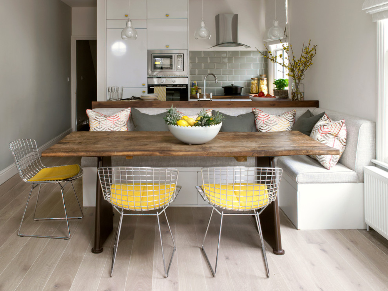20-sticking-with-the-basics-breakfast-nook-idea-homebnc