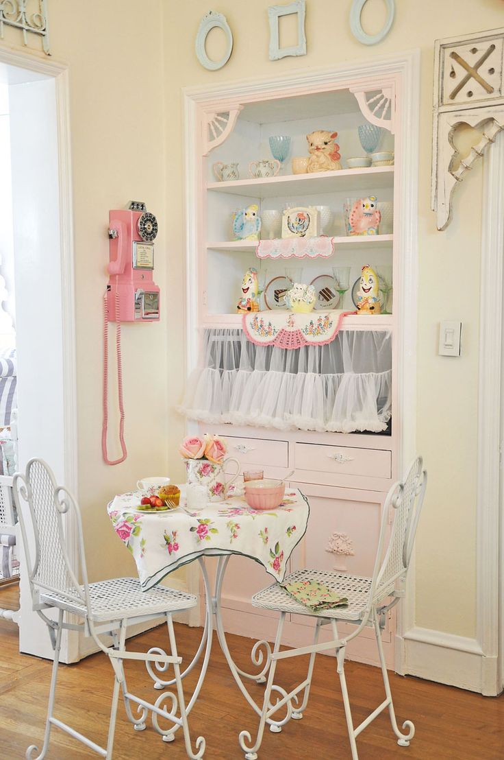 23-kitchy-tea-for-two-breakfast-nook-idea-homebnc