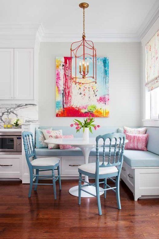28-pastel-breakfast-nook-with-a-bold-artwork-piece