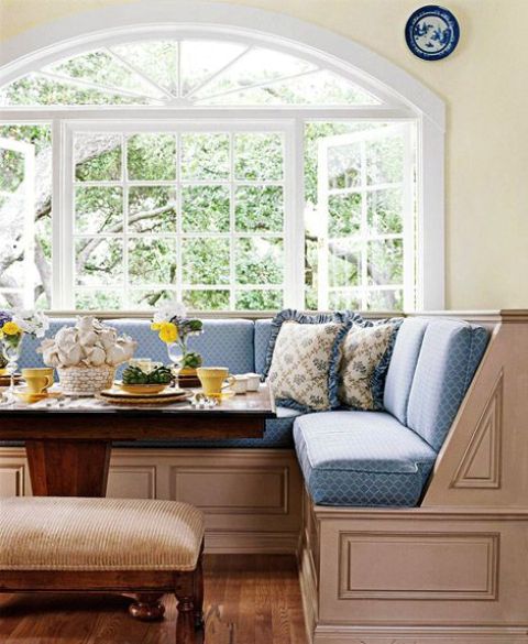 29-refined-vintage-breakfast-nook-mixing-blue-and-tan-colors
