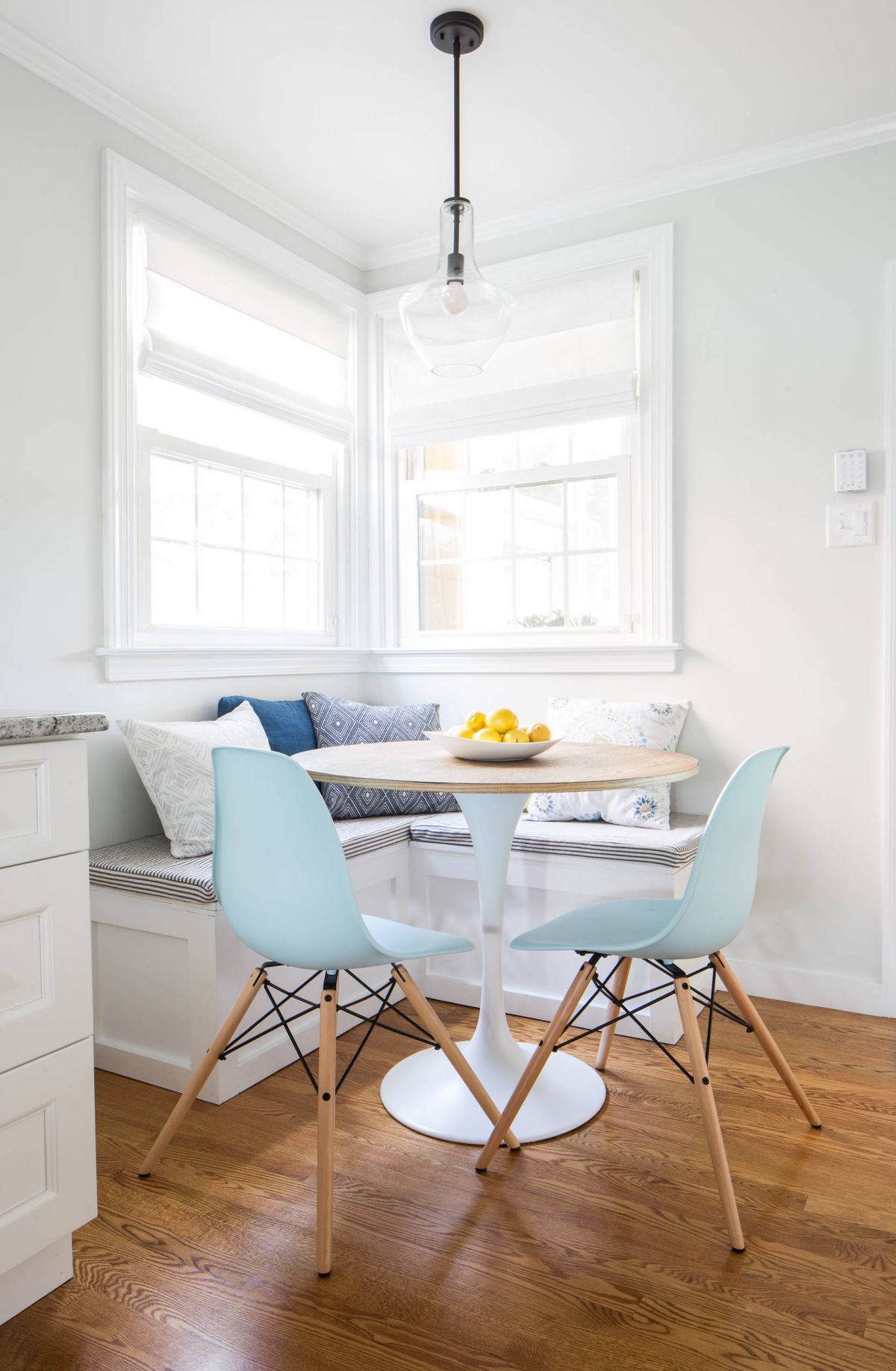 Breakfast-nook-with-modern-chairs-and-corner-bench-1