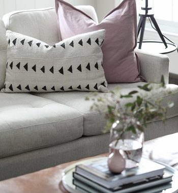 Classic living room decor for spring that easy to copy and affordable 3
