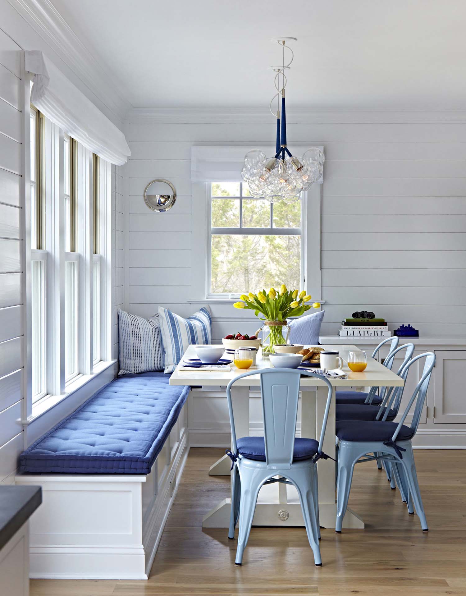 Coastal-breakfast-nook-cushioned-bench-1