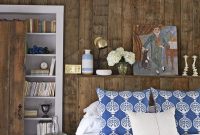 Contrast-colored bedroom
