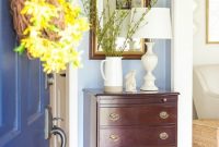 Inspiring living room spring decor with blooms and branches 1