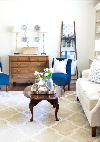 Inspiring living room spring decor with blooms and branches 3