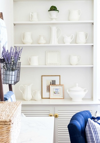 Inspiring living room spring decor with blooms and branches 5