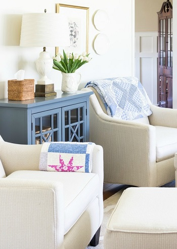 Inspiring living room spring decor with blooms and branches 6