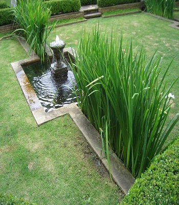 Intimate garden room with fountain Innovative Landscape Ideas For Water Features To Create A New Look