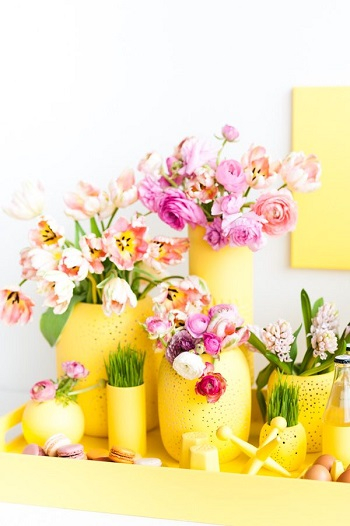 Monochromatic centerpiece Delightful Spring Centerpiece Ideas To Welcome The Season This Year