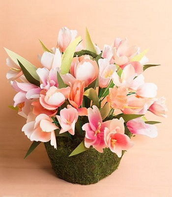 Paper flower centerpiece Delightful Spring Centerpiece Ideas To Welcome The Season This Year