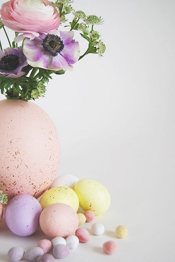 Pastel egg centerpiece Delightful Spring Centerpiece Ideas To Welcome The Season This Year
