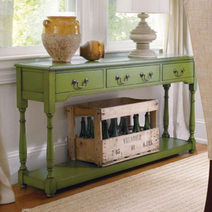 Pretty-green-vintage-entryway-design-sourc-cottagehaveninteriors.com_