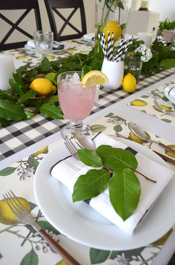 Put lemons to brighten up the table Chic Spring Table Setting Ideas To Enjoy Your Dinner And Lunch