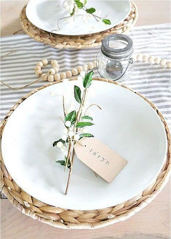 Simple place card holder using spring branches Chic Spring Table Setting Ideas To Enjoy Your Dinner And Lunch