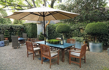 Simple white and green color scheme with casual atmosphere for entertaining and relaxing 1