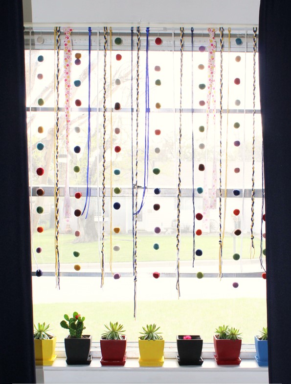 Simple_yarn_felt_window_hanging_diy