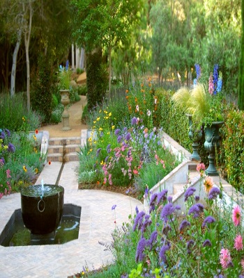 Sunken garden with showcase fountain Innovative Landscape Ideas For Water Features To Create A New Look