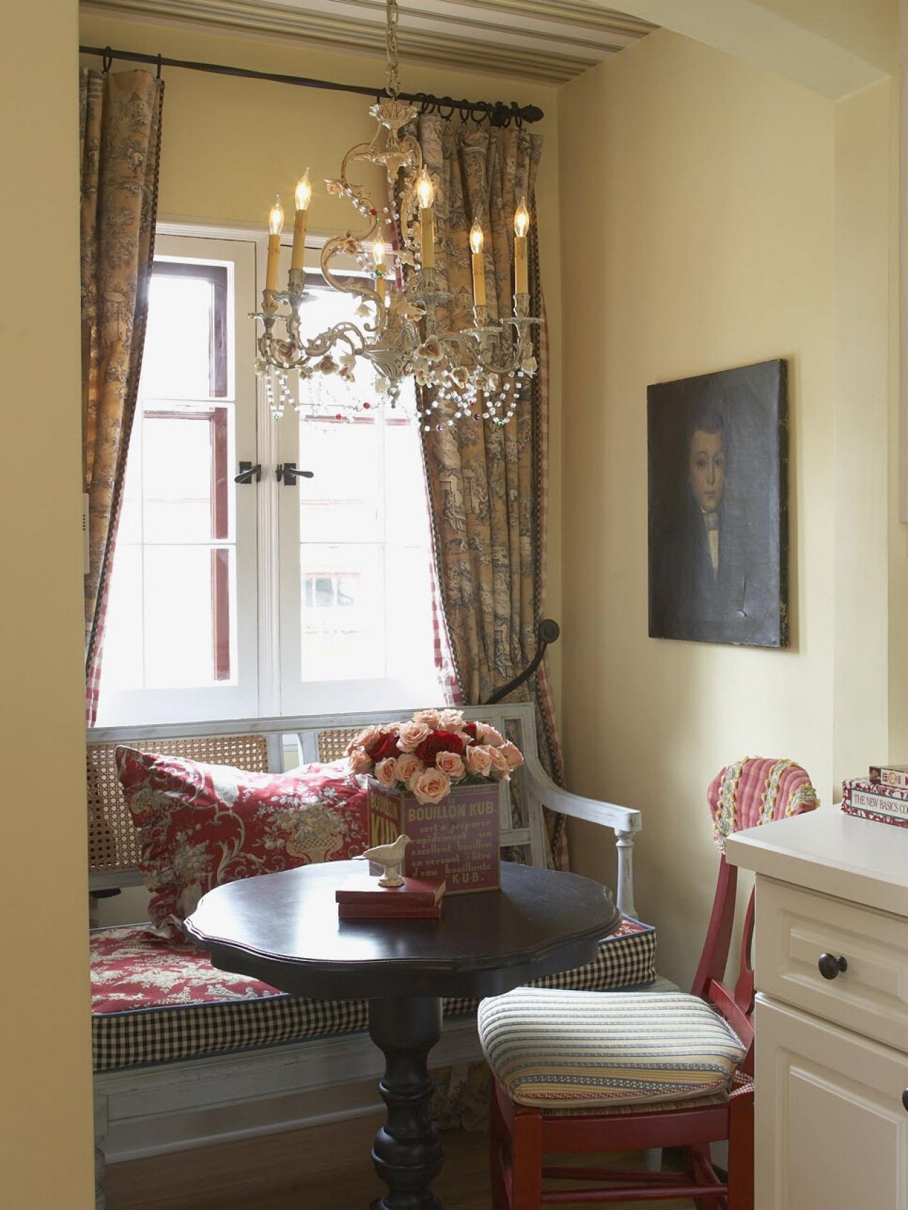 Traditional-breakfast-nook-wood-temporary-bench-1