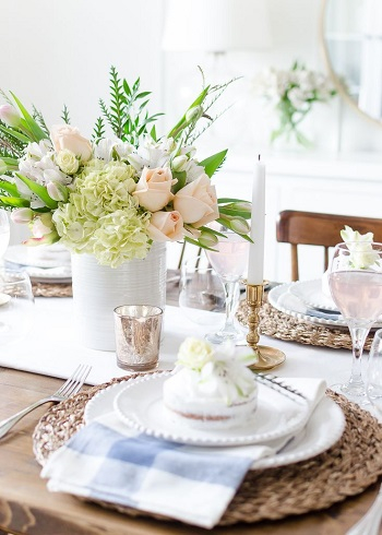 Woven plate chargers for a farmhouse look Chic Spring Table Setting Ideas To Enjoy Your Dinner And Lunch