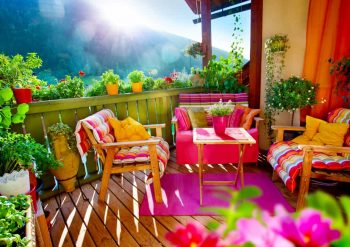 Gorgeous tropical balcony garden