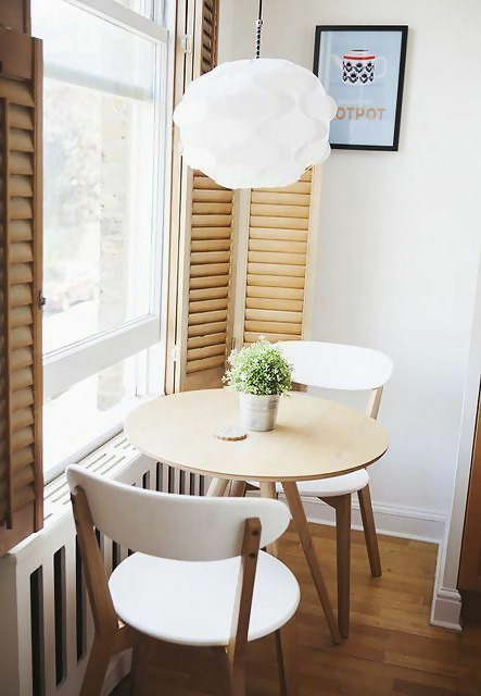 Here-is-a-simple-and-very-small-breakfast-nook-ide