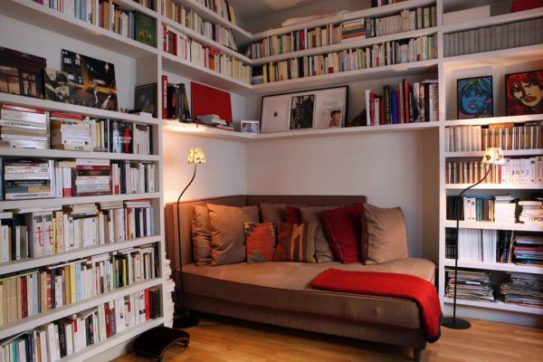 Long-seat-wedged-in-corner-nook-pillow-600x400-1