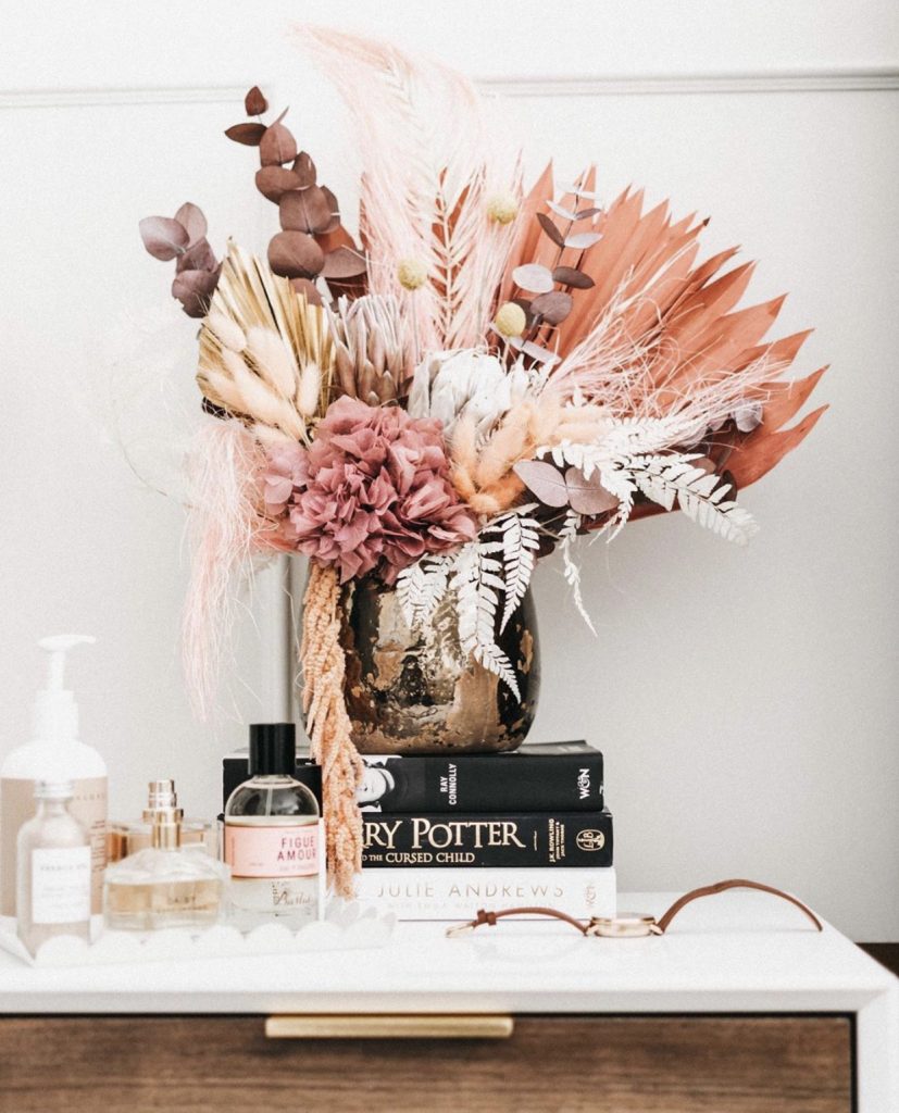 1-dried-floral-arrangment-on-bedside-table-827x1024-1