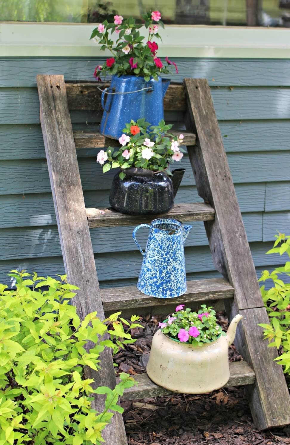 10-vintage-garden-decor-ideas-homebnc