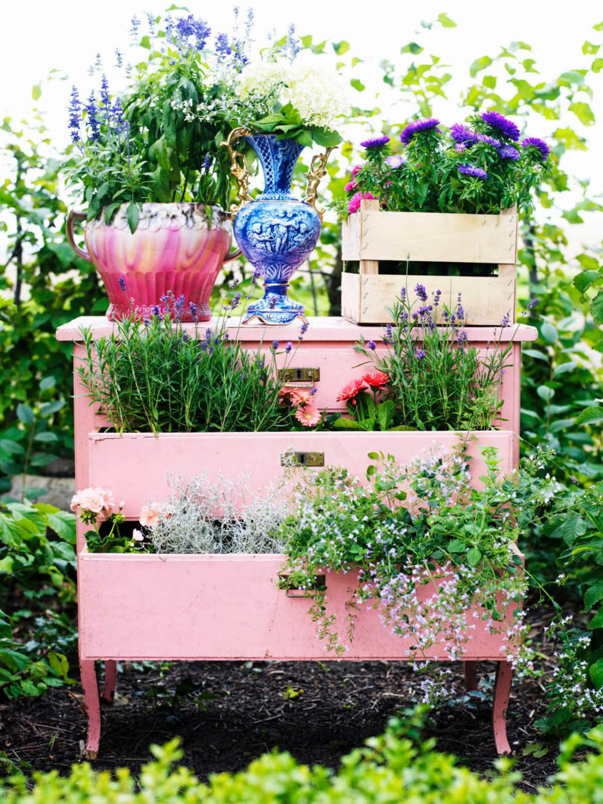 19-vintage-garden-decor-ideas-homebnc