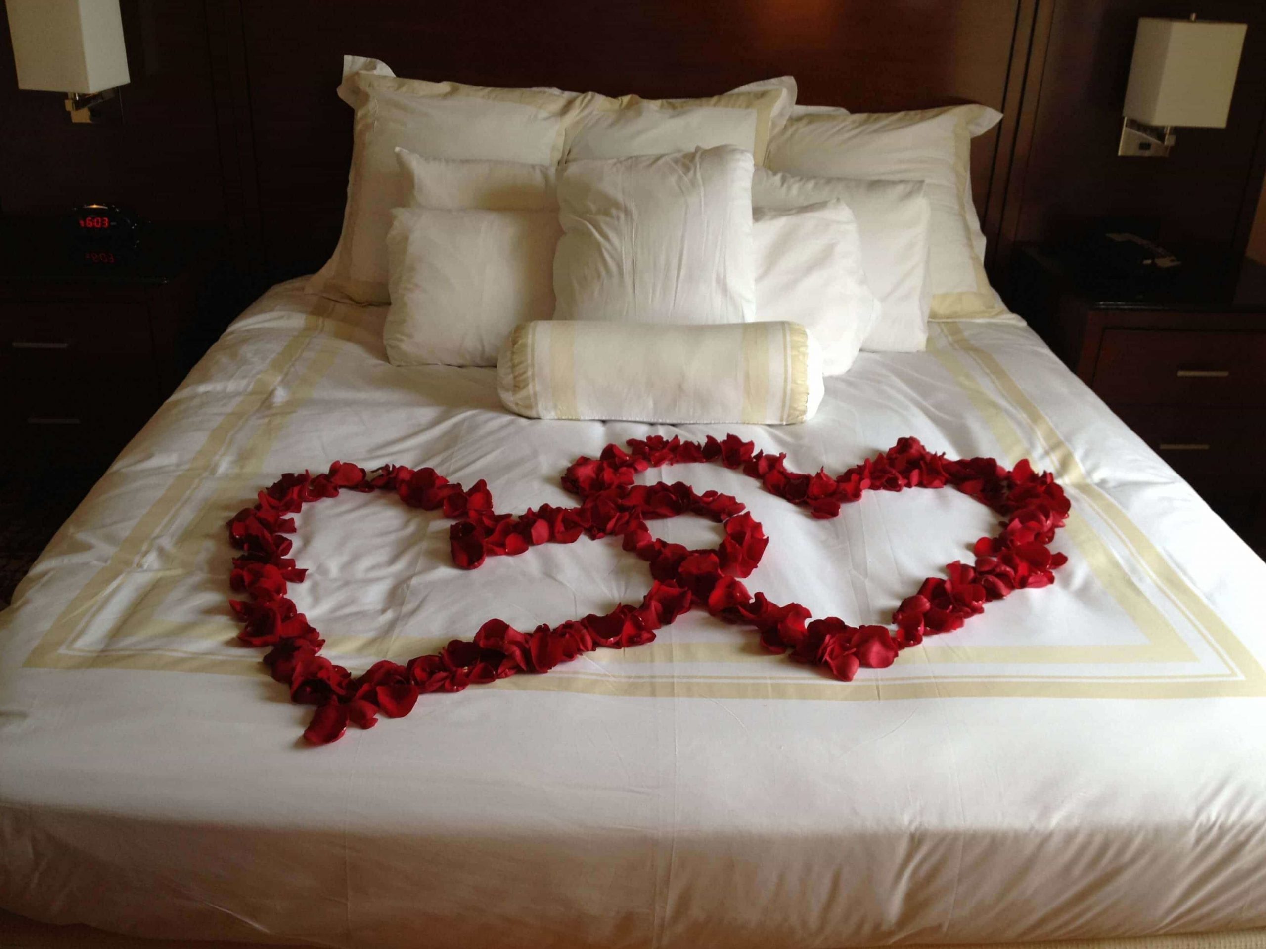 2-bedroom-decoration-for-valentine-day-9