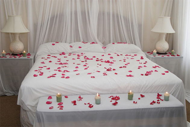 5-cama-con-petalos-de-rosas-6-copia