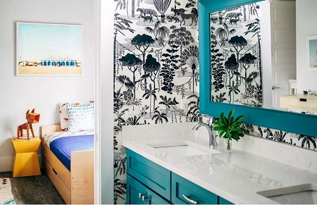 Bathroom with tropical touches
